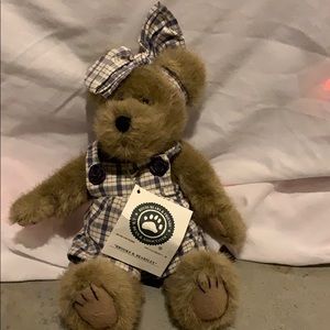 Boyd bear. Retired. Collectible